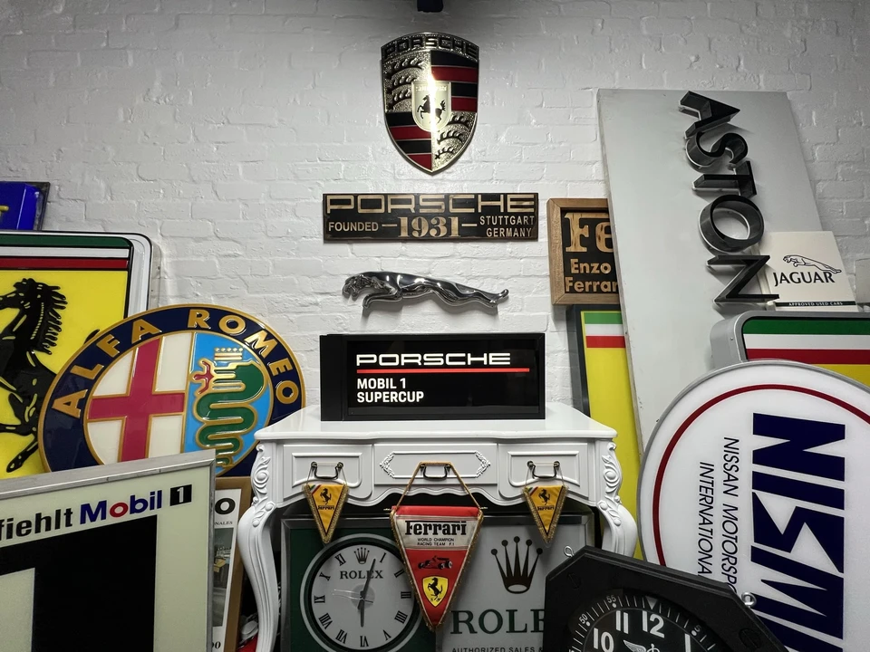 Porsche - Image 8 of 19