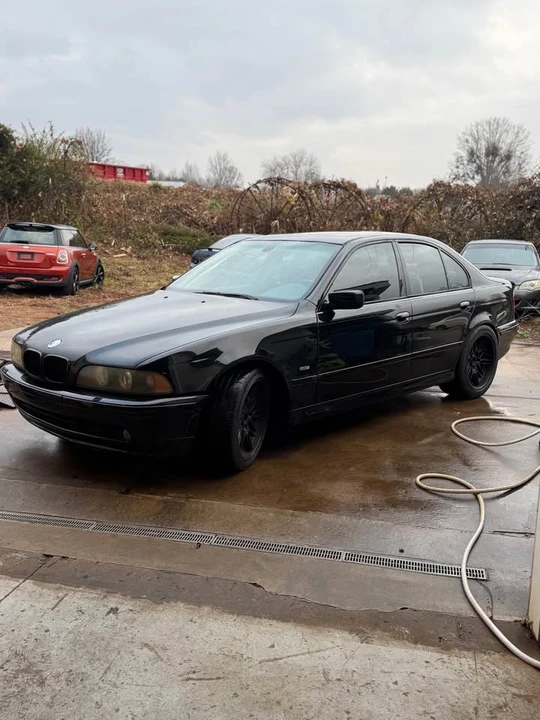 2001 BMW E39 540i - Image 2 of 2