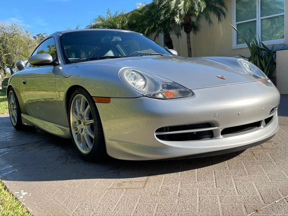 2001 Porsche 996 Carrera 4 - Image 5 of 16