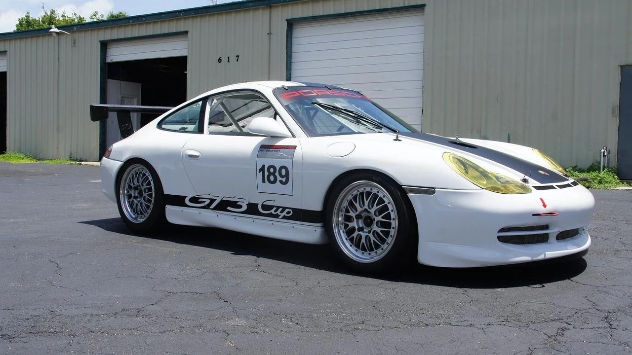2001 Porsche 996 GT3 - Image 2 of 18