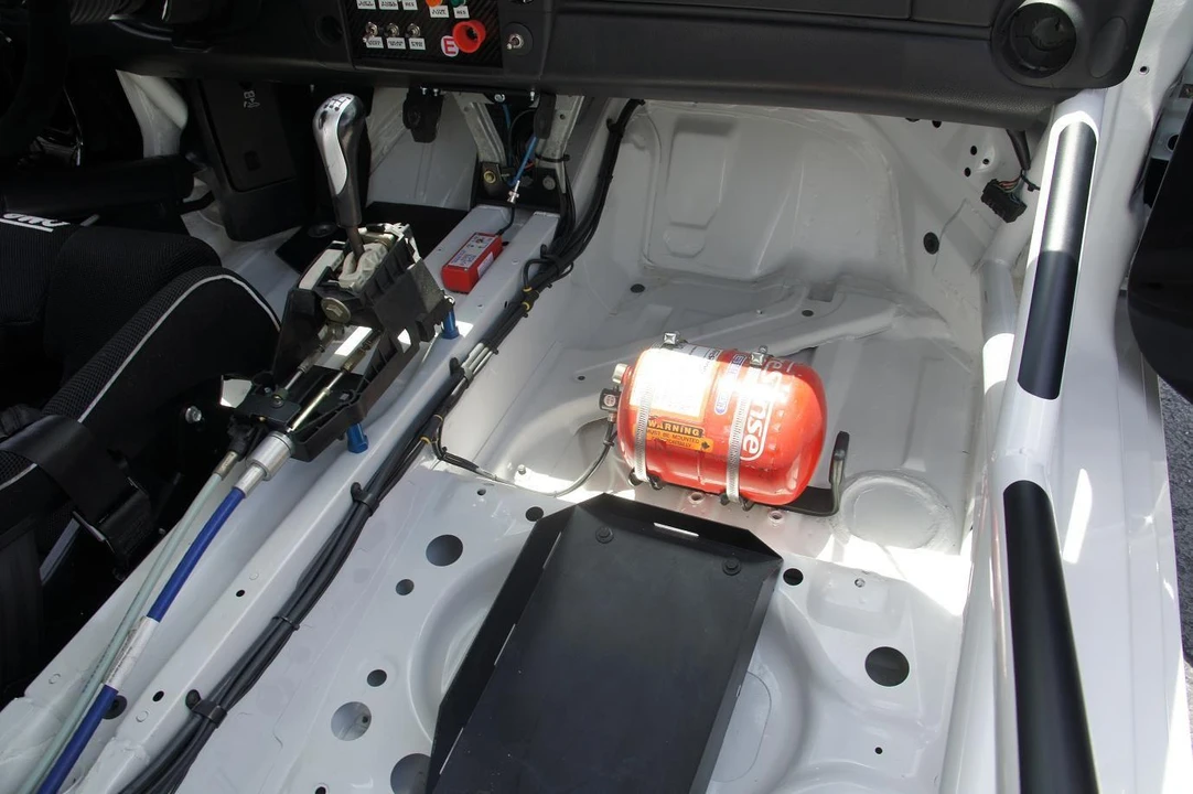 2001 Porsche 996 GT3 - Image 11 of 18
