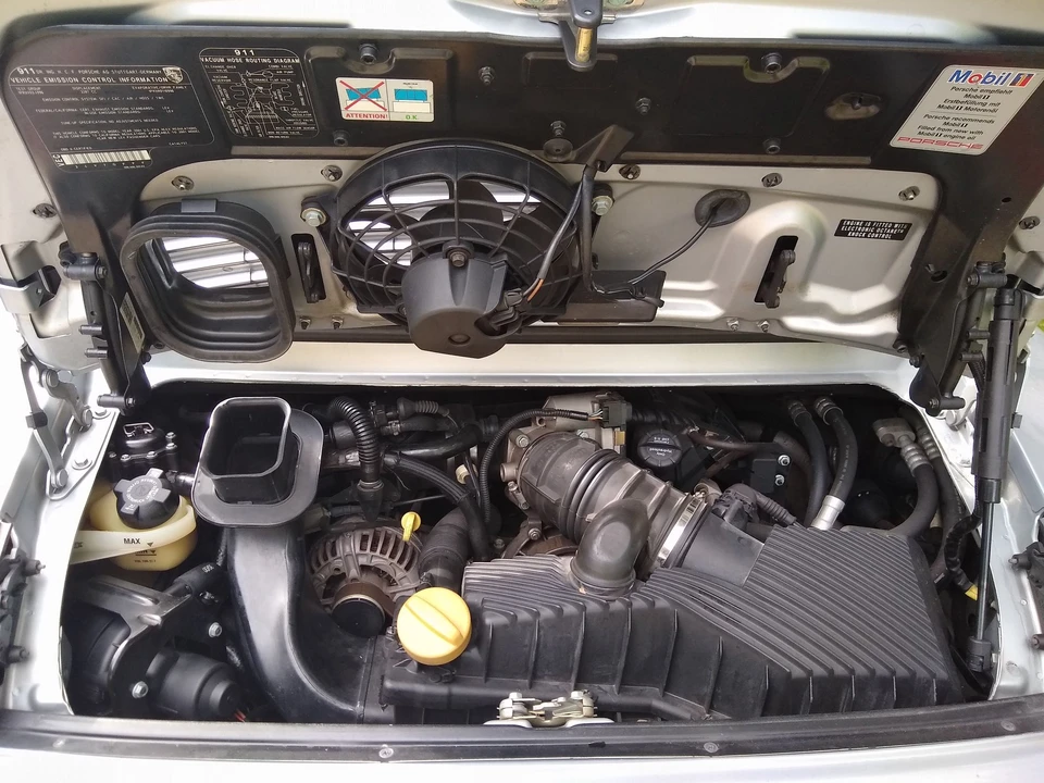 2001 Porsche 996 Carrera - Image 16 of 20