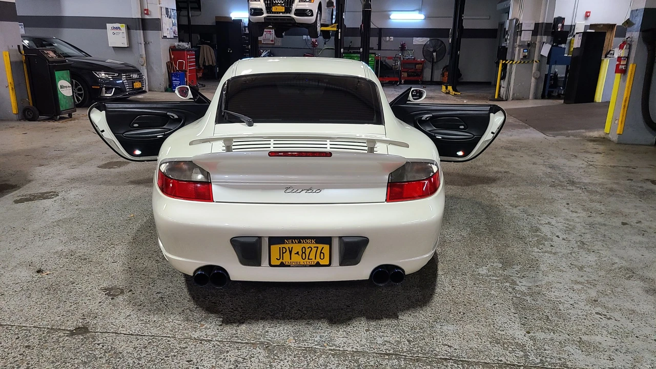 2001 Porsche 996 Turbo - Image 6 of 16
