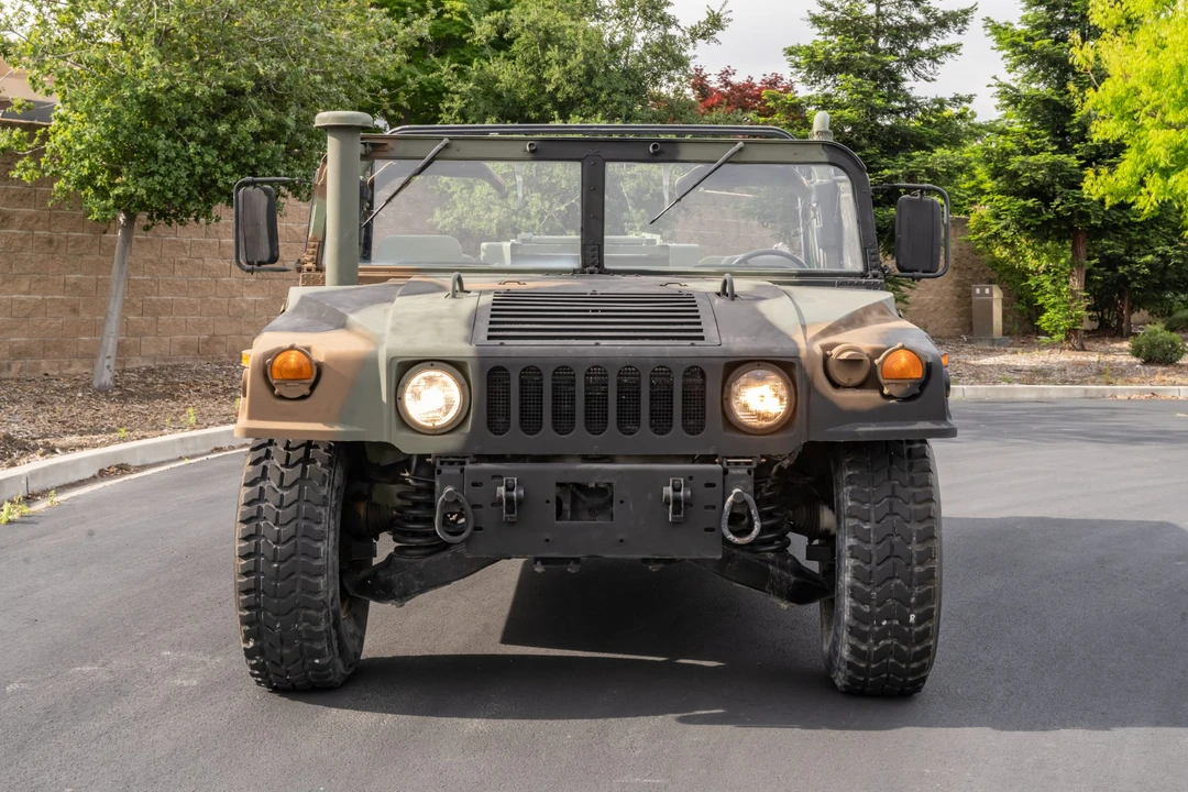 2001 Hummer HMMWV - Image 2 of 31