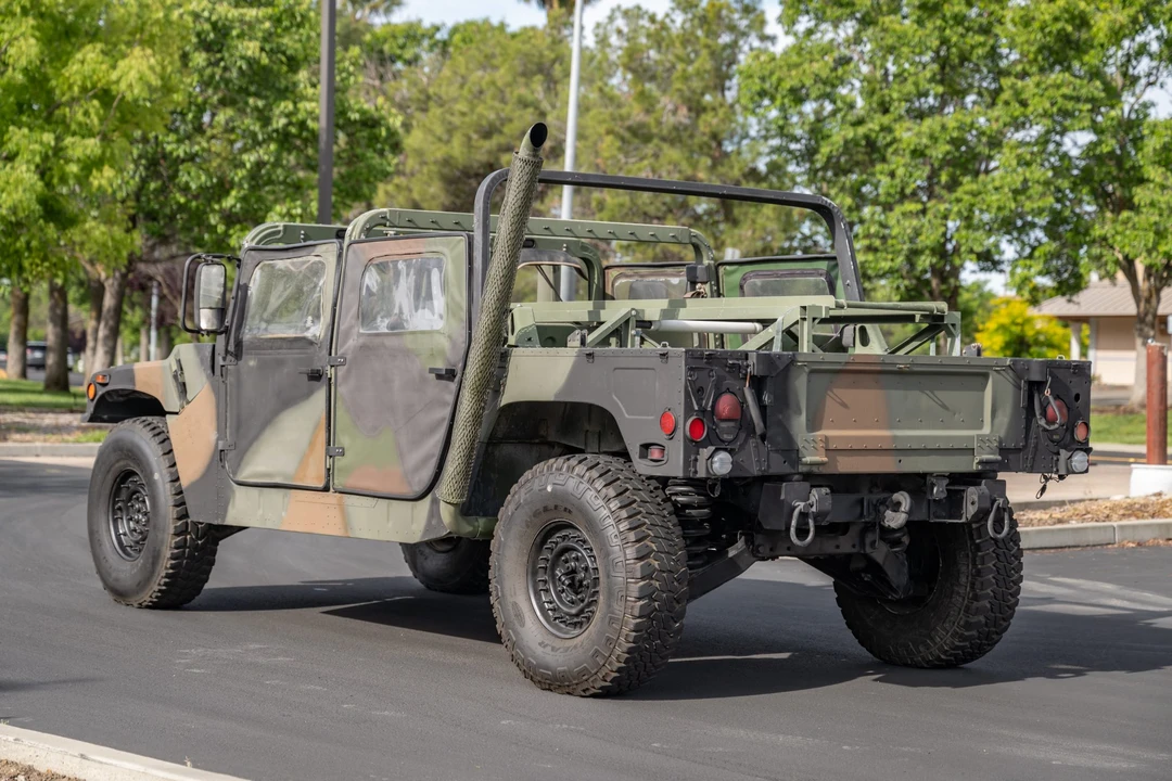 2001 Hummer HMMWV - Image 7 of 31