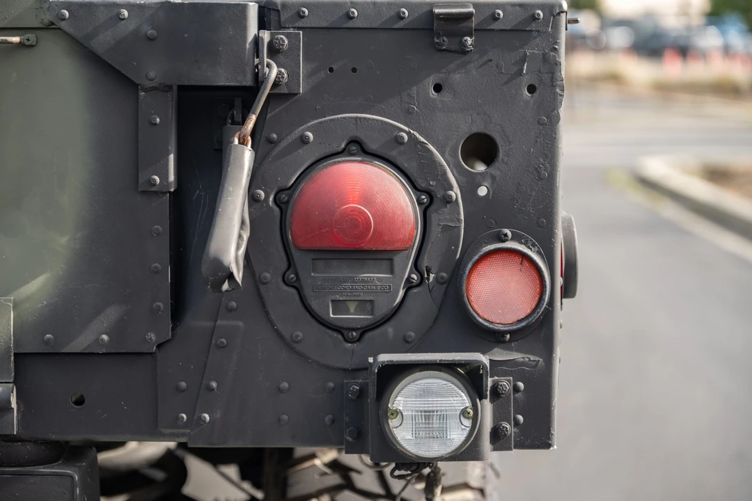 2001 Hummer HMMWV - Image 18 of 31