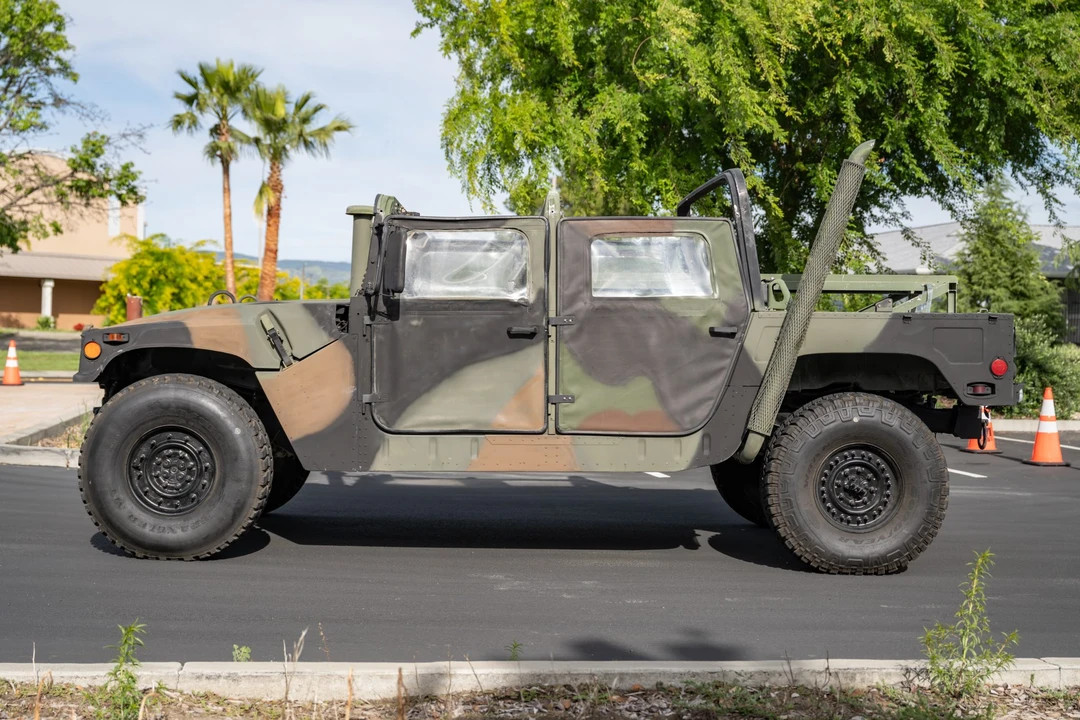 2001 Hummer HMMWV - Image 8 of 31