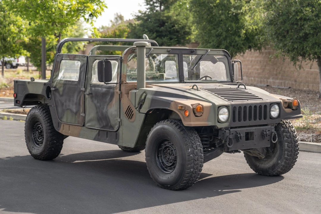 2001 Hummer HMMWV - Image 3 of 31