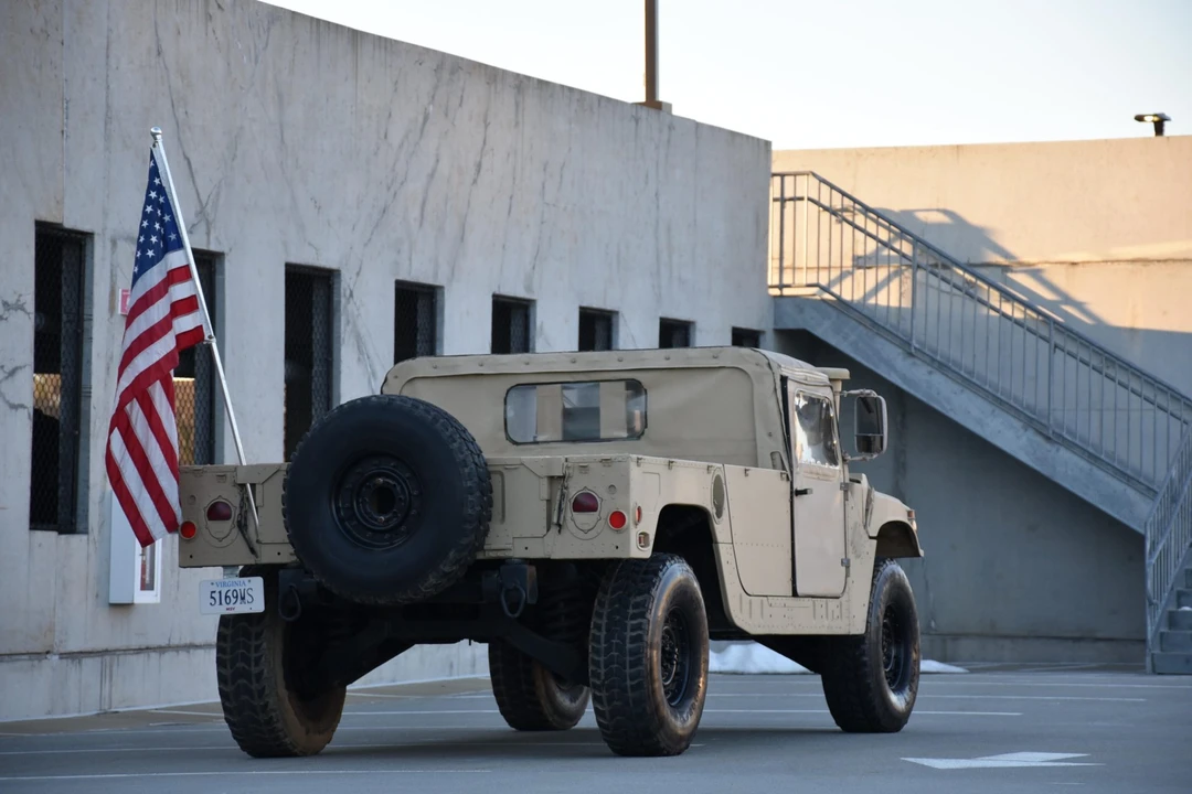 2001 Hummer HMMWV - Image 13 of 31