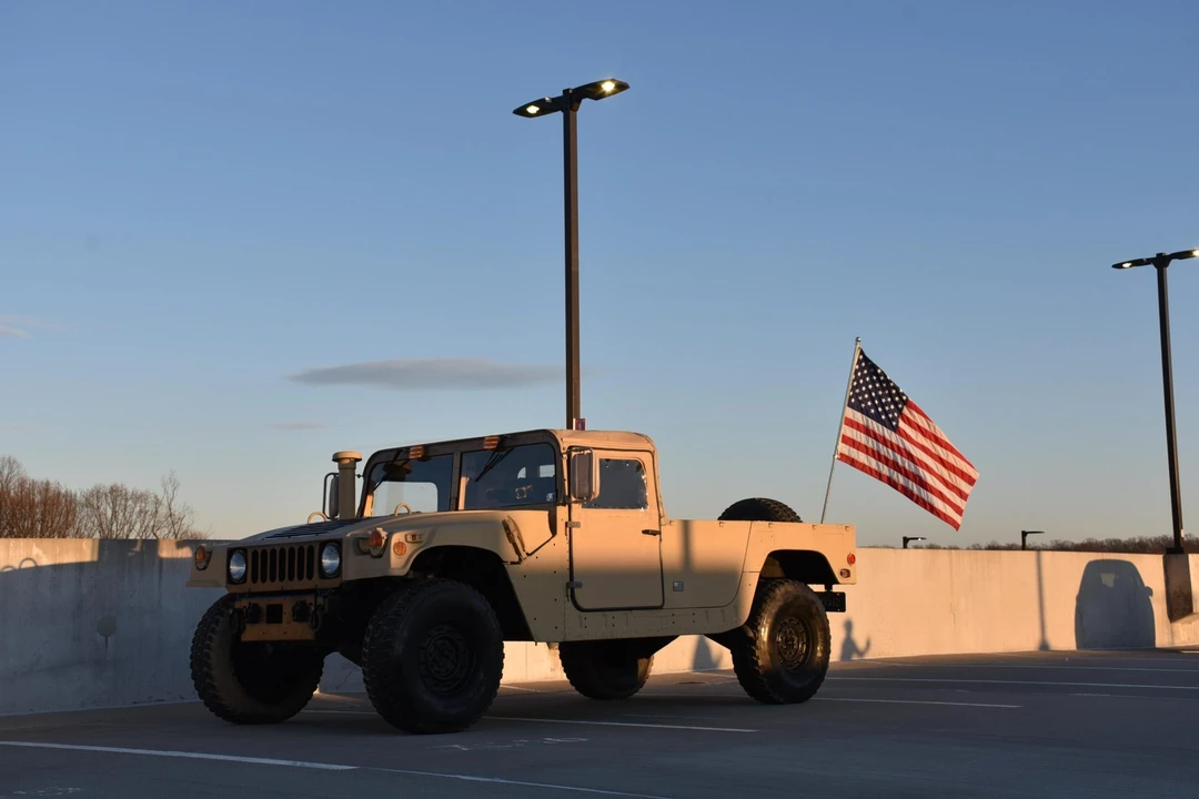 2001 Hummer HMMWV - Image 2 of 31