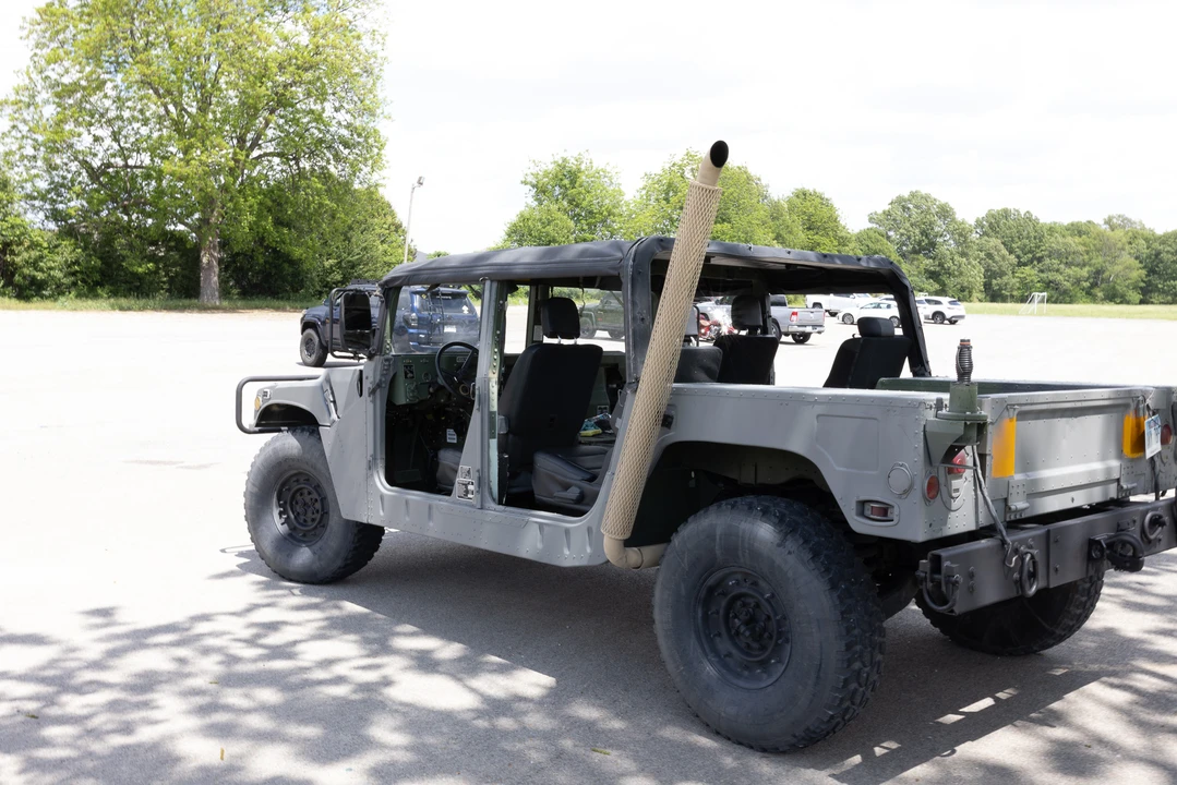 2001 Hummer HMMWV - Image 13 of 31
