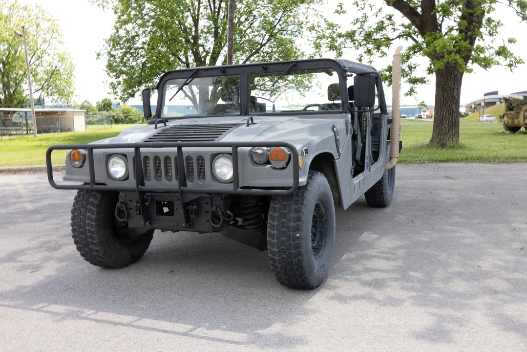 2001 Hummer HMMWV - Image 3 of 31