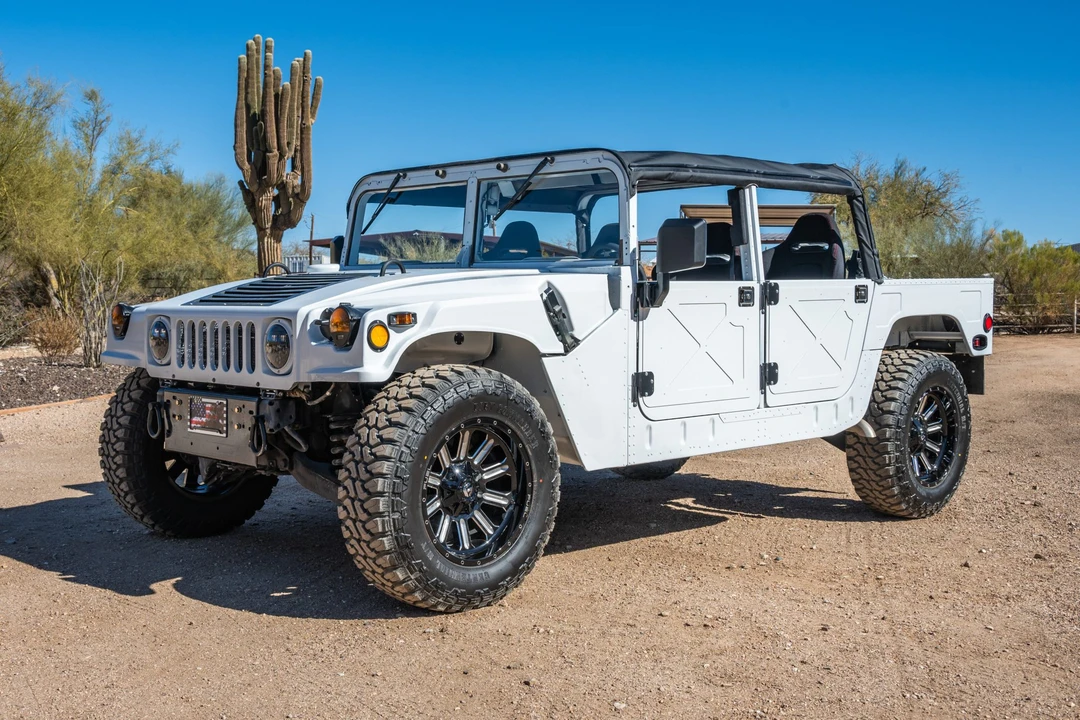 2001 Hummer HMMWV - Image 2 of 31