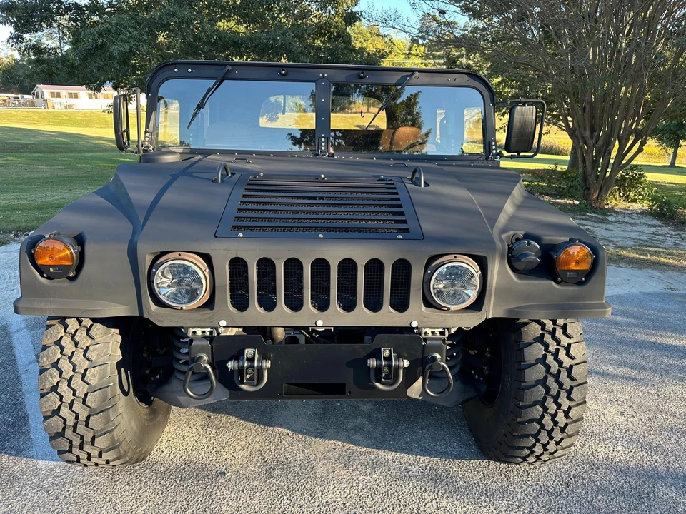 2001 Hummer HMMWV - Image 2 of 31
