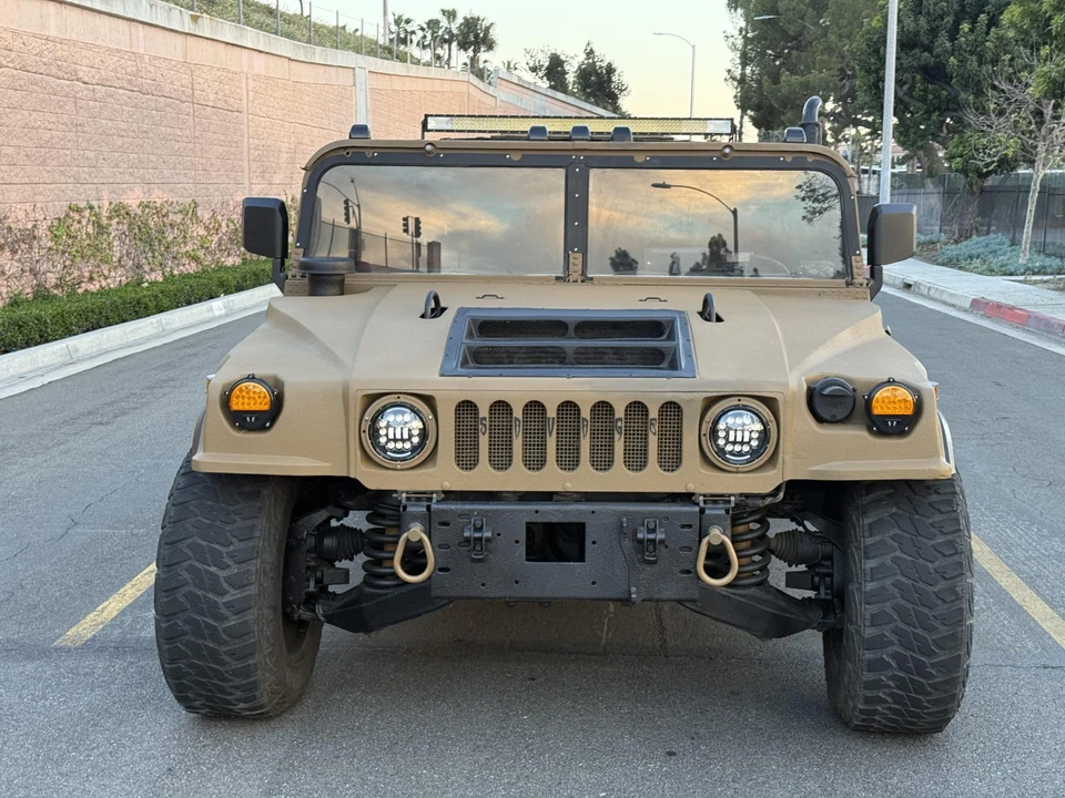2001 Hummer HMMWV - Image 2 of 31