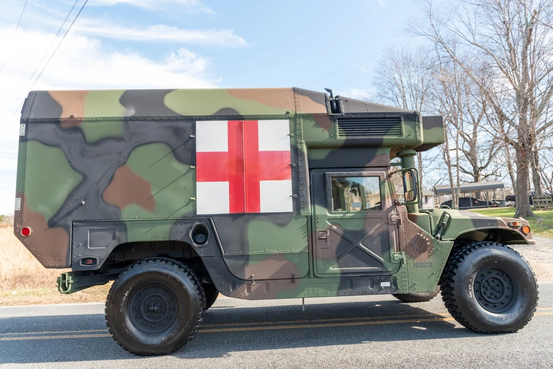 2001 Hummer HMMWV - Image 5 of 31