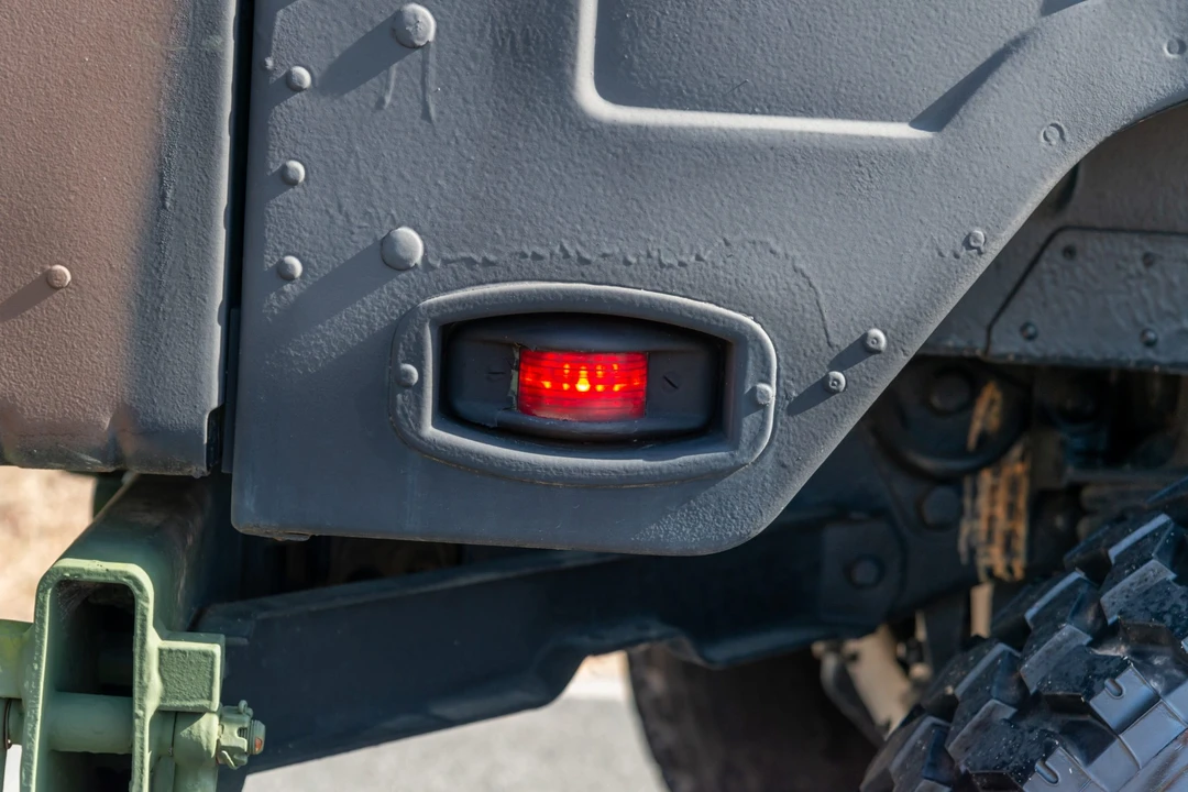 2001 Hummer HMMWV - Image 18 of 31