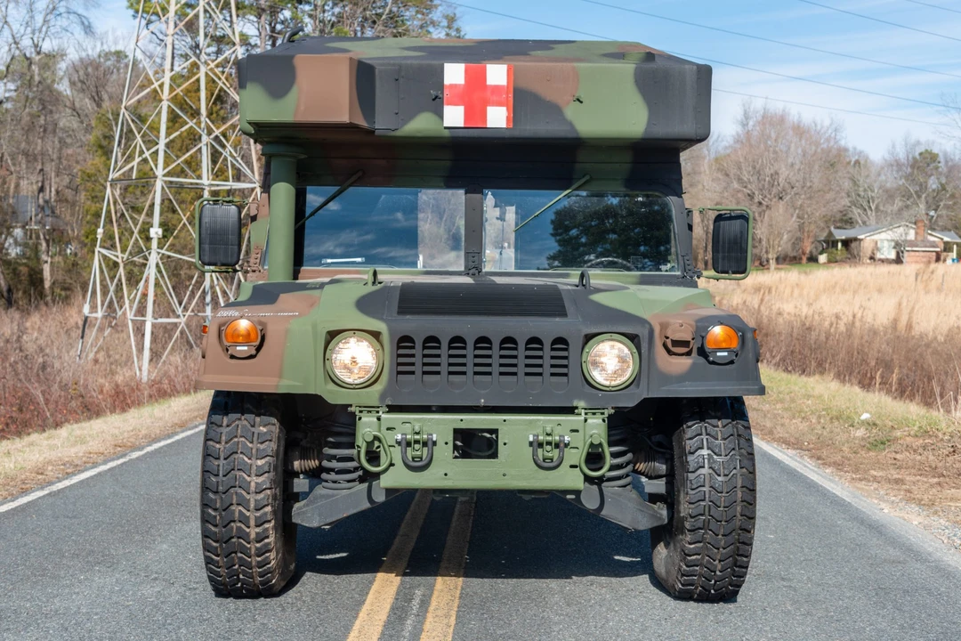 2001 Hummer HMMWV - Image 3 of 31