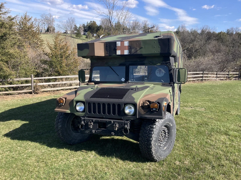 2001 Hummer HMMWV - Image 2 of 31