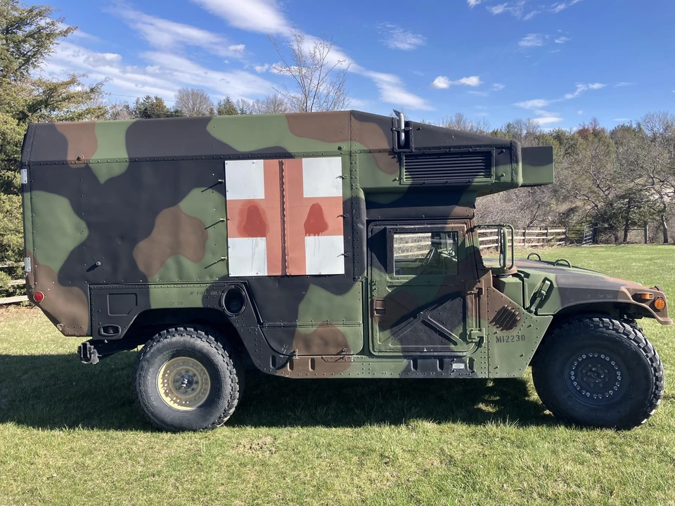 2001 Hummer HMMWV - Image 13 of 31