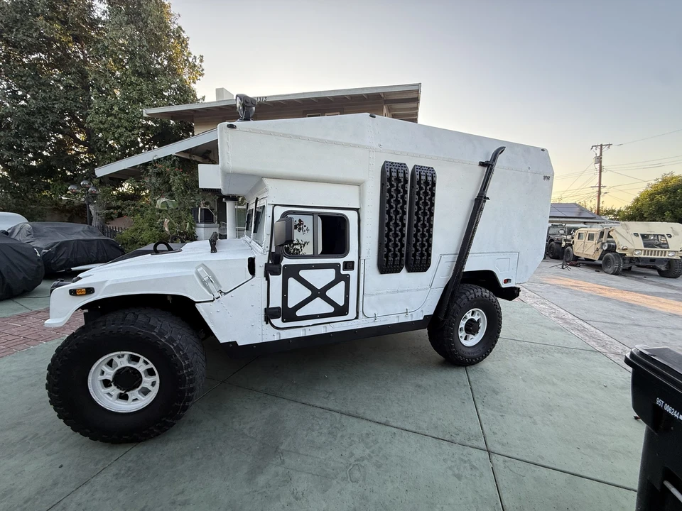 2001 Hummer HMMWV - Image 2 of 31