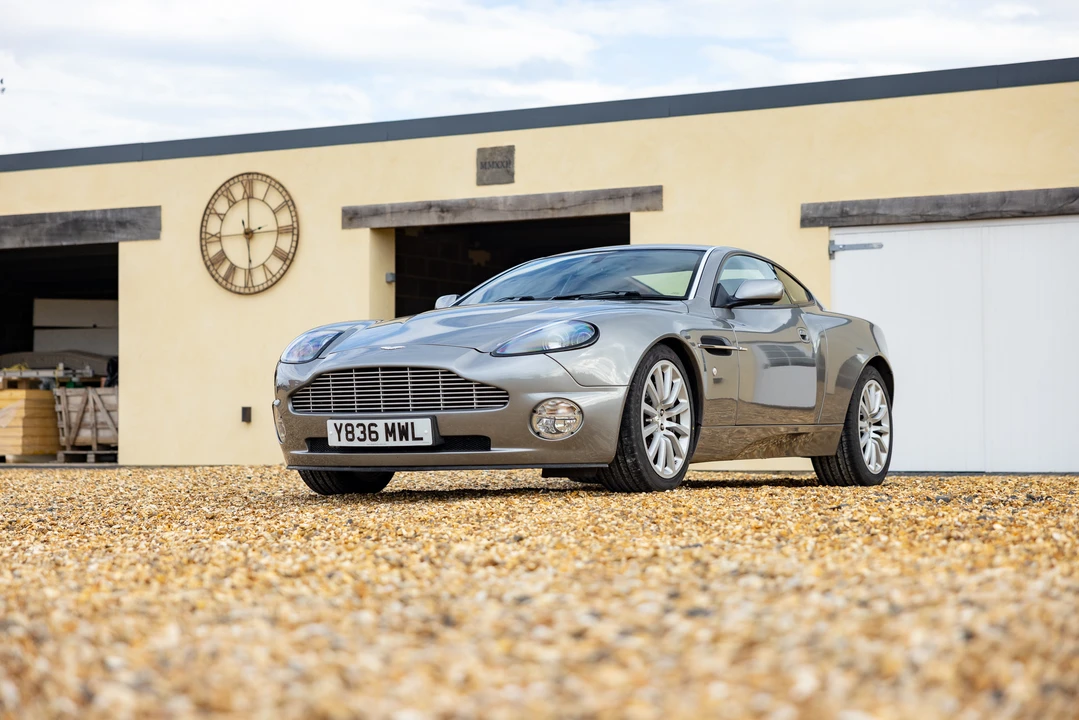 2001 Aston Martin Vanquish 1st Gen - Image 18 of 31