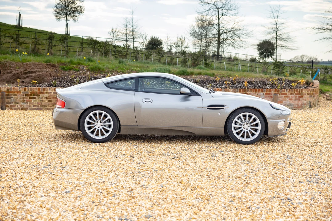2001 Aston Martin Vanquish 1st Gen - Image 5 of 31