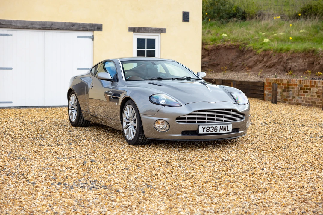 2001 Aston Martin Vanquish 1st Gen - Image 12 of 31