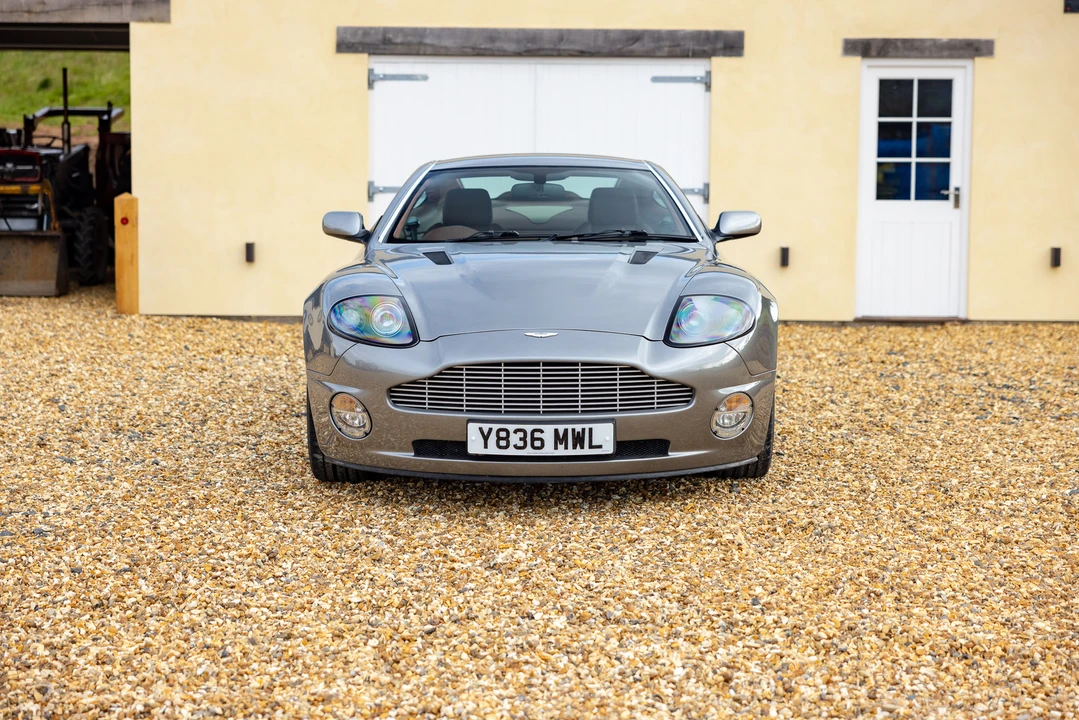 2001 Aston Martin Vanquish 1st Gen - Image 11 of 31