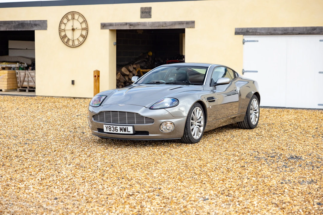 2001 Aston Martin Vanquish 1st Gen - Image 10 of 31