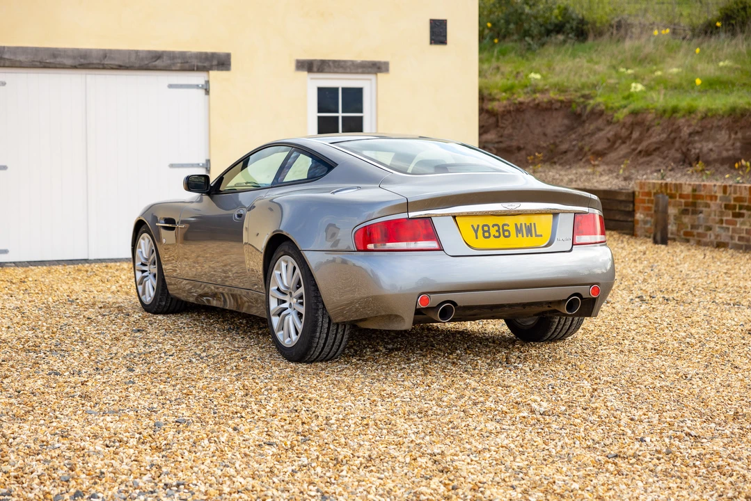 2001 Aston Martin Vanquish 1st Gen - Image 8 of 31