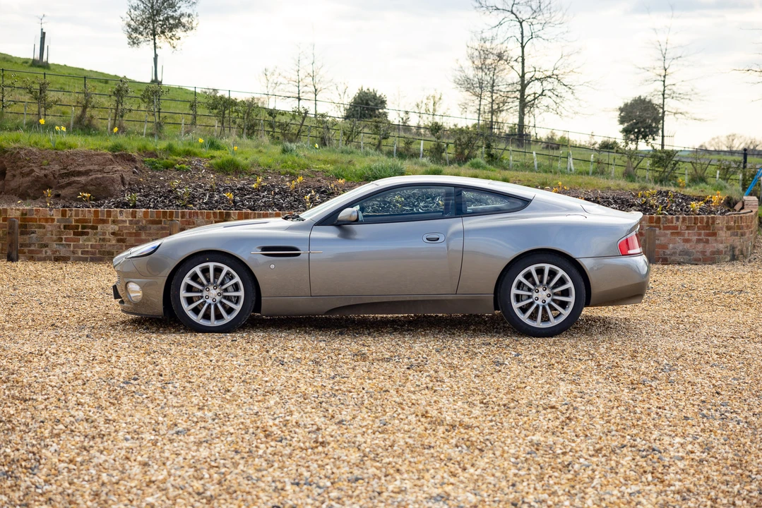 2001 Aston Martin Vanquish 1st Gen - Image 9 of 31