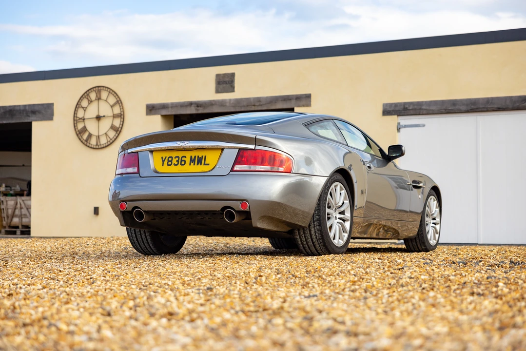 2001 Aston Martin Vanquish 1st Gen - Image 14 of 31