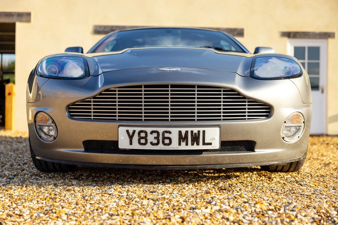 2001 Aston Martin Vanquish 1st Gen - Image 19 of 31