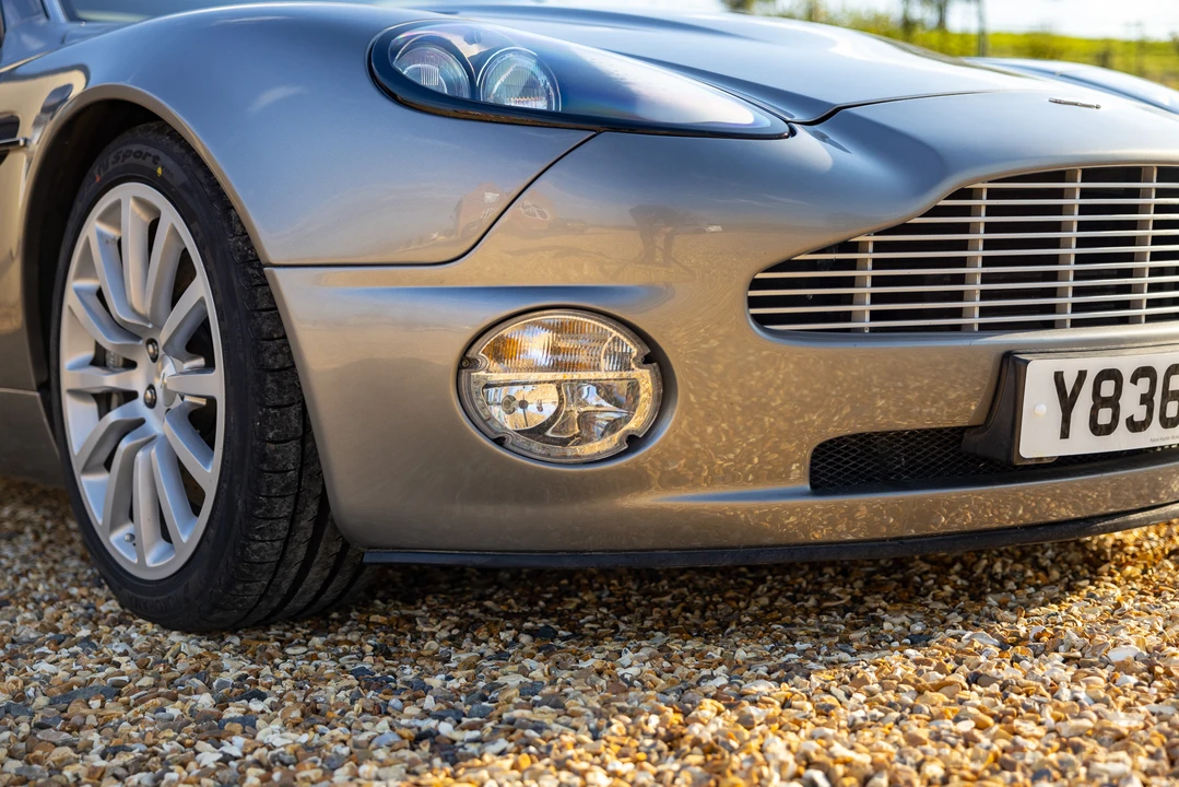 2001 Aston Martin Vanquish 1st Gen - Image 21 of 31