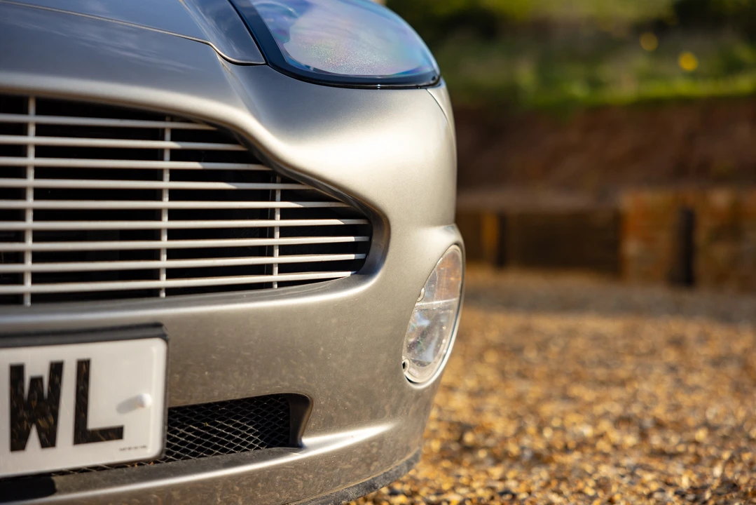 2001 Aston Martin Vanquish 1st Gen - Image 23 of 31