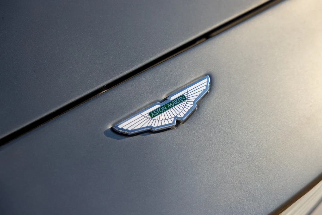 2001 Aston Martin Vanquish 1st Gen - Image 27 of 31