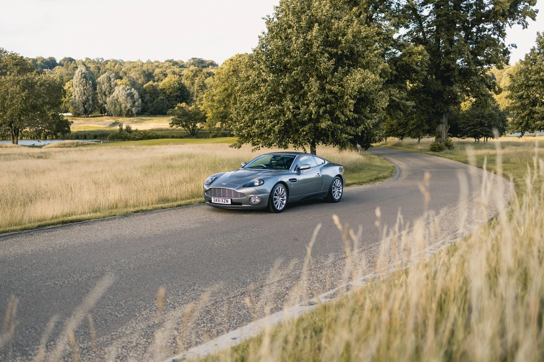 2001 Aston Martin Vanquish 1st Gen - Image 24 of 31