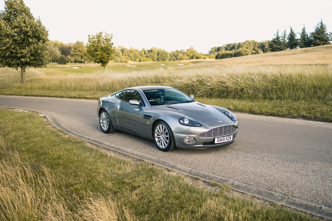 2001 Aston Martin Vanquish 1st Gen - Image 17 of 31