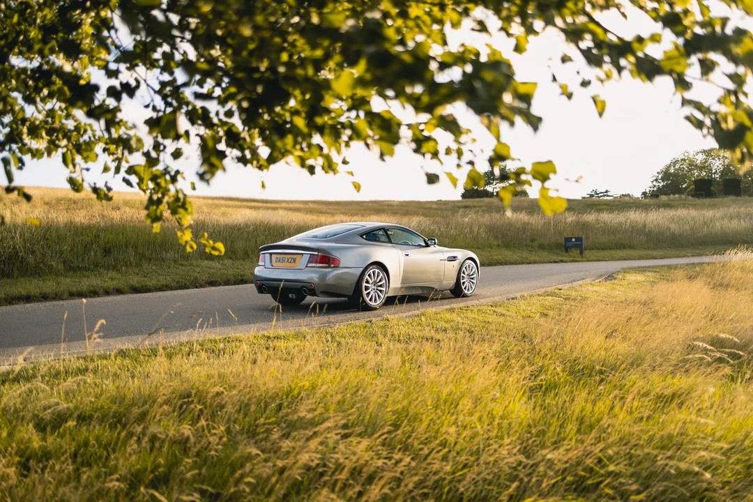 2001 Aston Martin Vanquish 1st Gen - Image 13 of 31