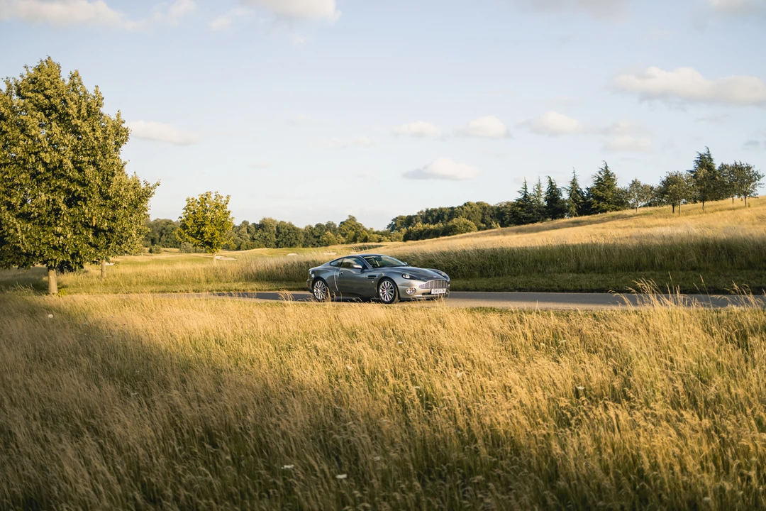 2001 Aston Martin Vanquish 1st Gen - Image 11 of 31