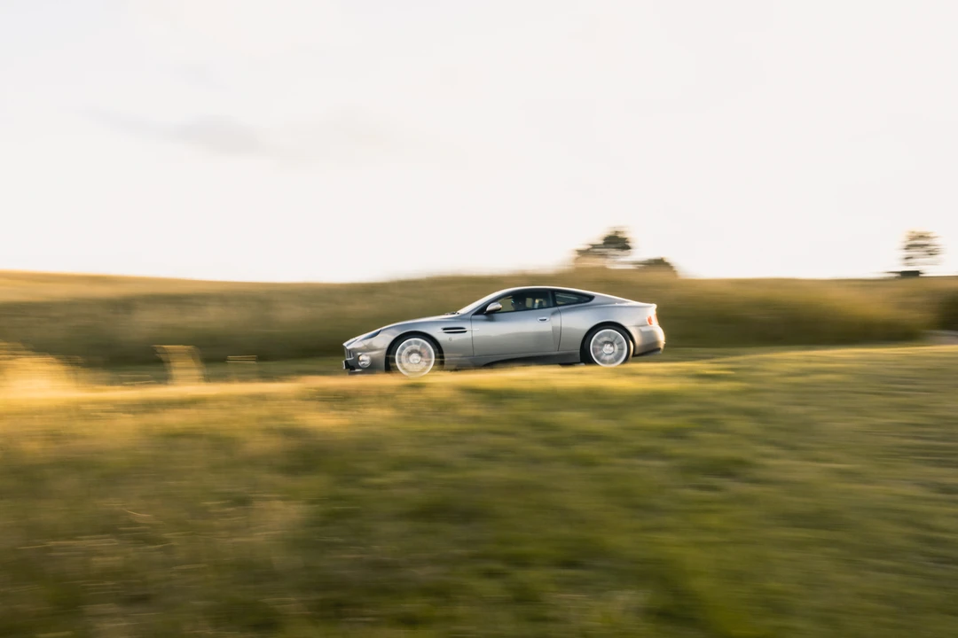 2001 Aston Martin Vanquish 1st Gen - Image 9 of 31