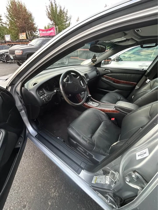 2001 Acura TL 2nd Gen - Image 11 of 16