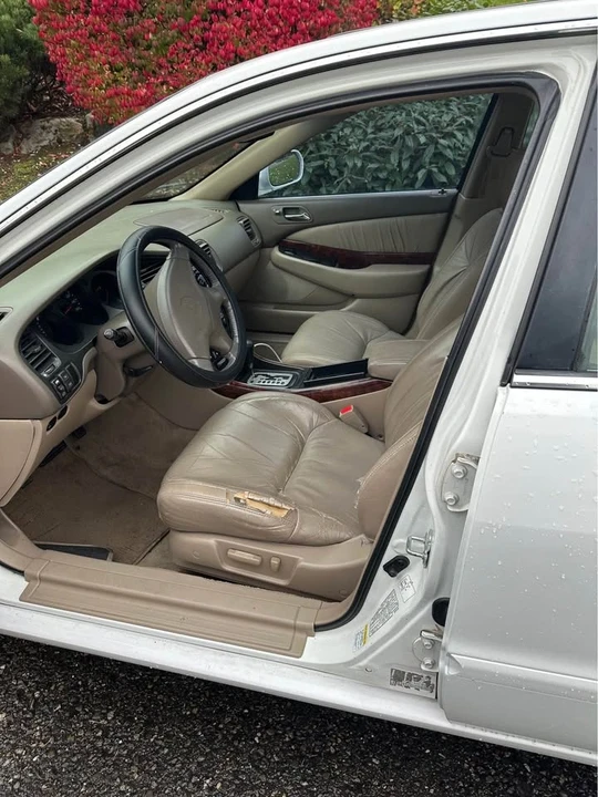 2001 Acura TL 2nd Gen - Image 6 of 10