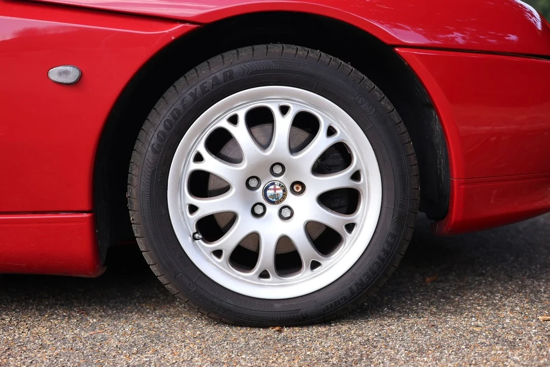 2001 Alfa Romeo 916 GTV & Spider - Image 13 of 30
