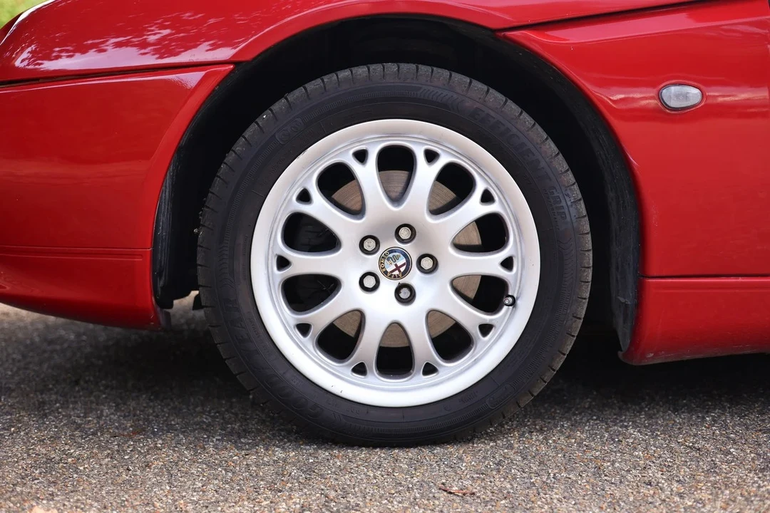 2001 Alfa Romeo 916 GTV & Spider - Image 14 of 30