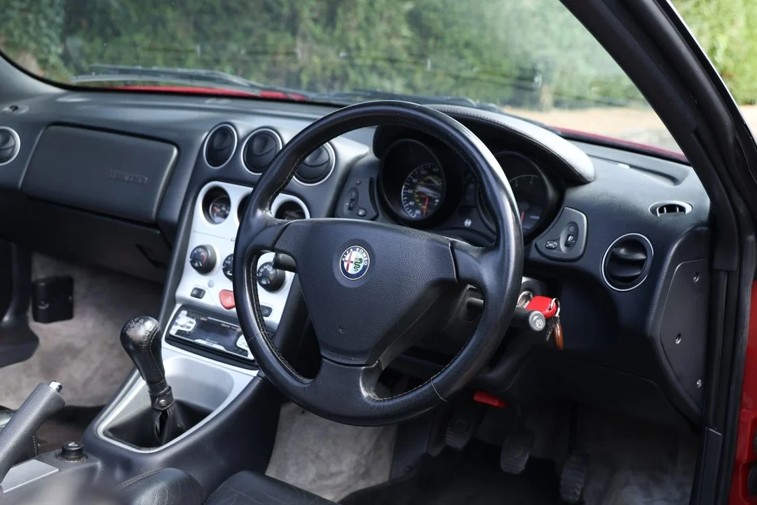 2001 Alfa Romeo 916 GTV & Spider - Image 16 of 30