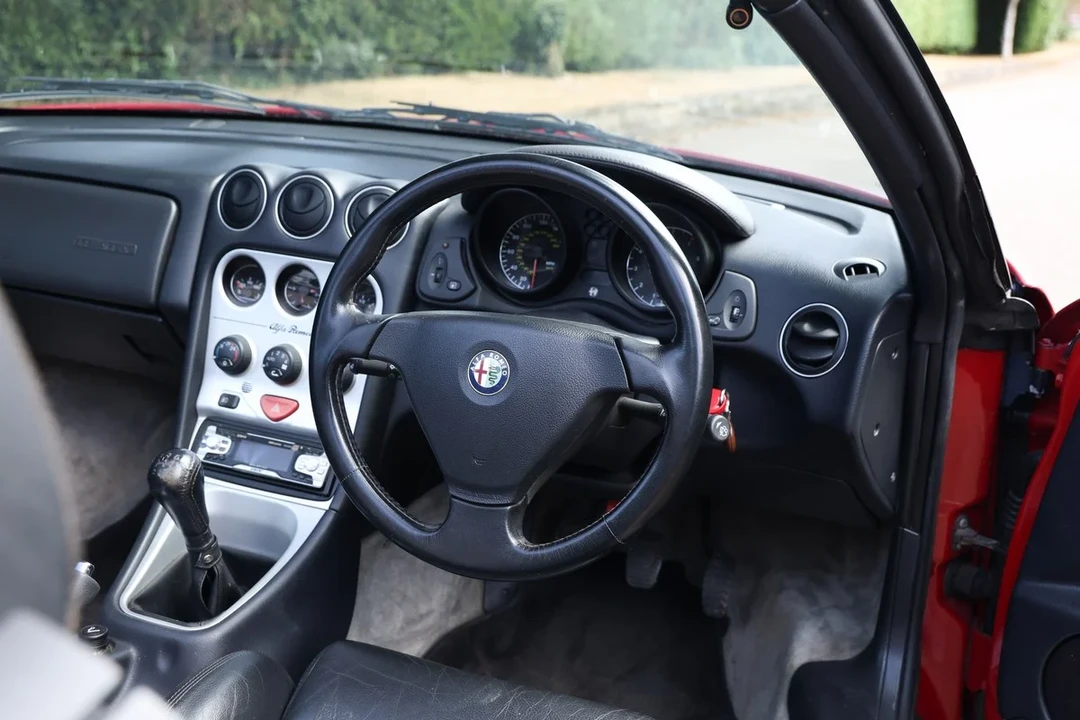 2001 Alfa Romeo 916 GTV & Spider - Image 17 of 30