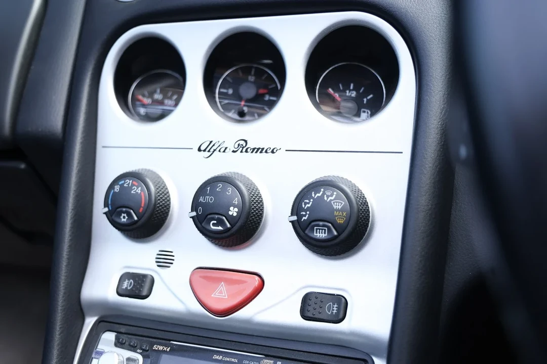 2001 Alfa Romeo 916 GTV & Spider - Image 24 of 30