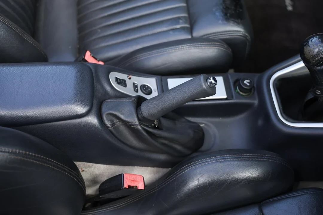2001 Alfa Romeo 916 GTV & Spider - Image 28 of 30